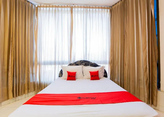 RedDoorz at Sparkling Hotel Surabaya